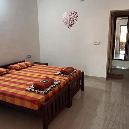Ivory Coaste Hotel Канур Екстериор снимка