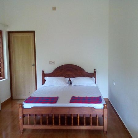 Ivory Coaste Hotel Канур Екстериор снимка