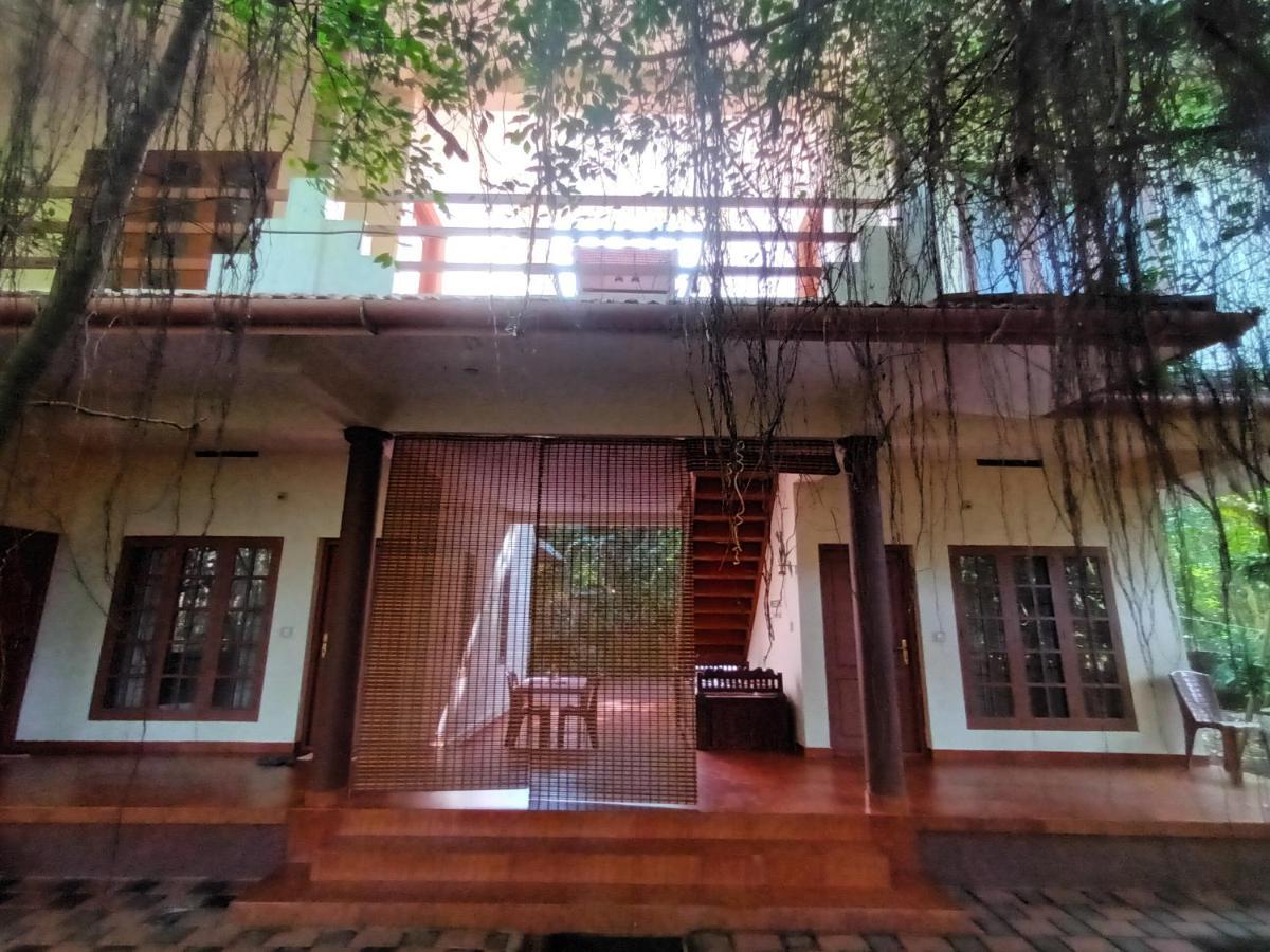 Ivory Coaste Hotel Канур Екстериор снимка
