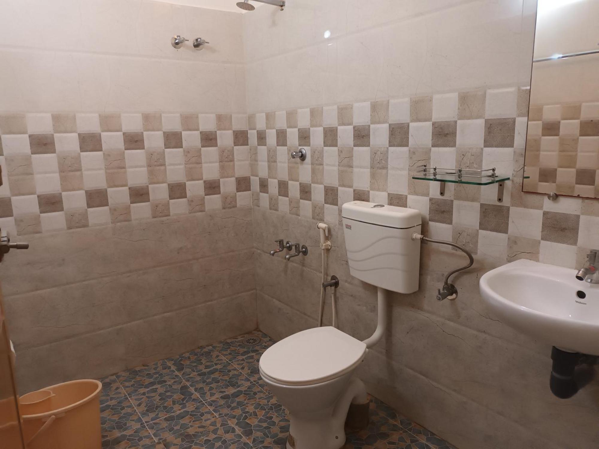 Ivory Coaste Hotel Канур Екстериор снимка