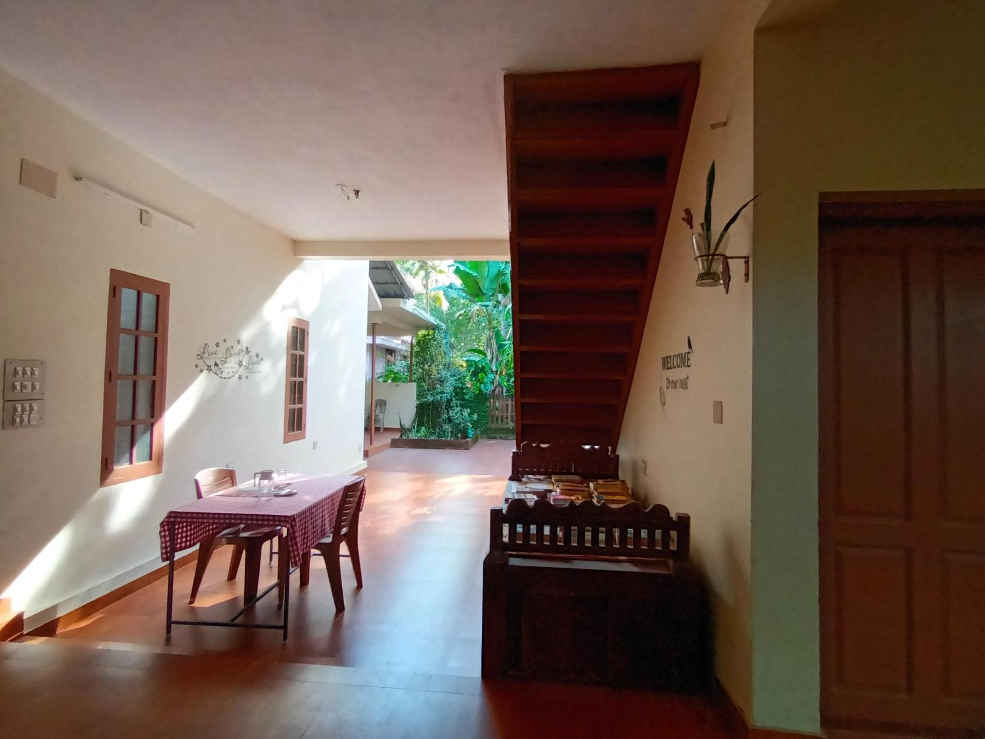 Ivory Coaste Hotel Канур Екстериор снимка