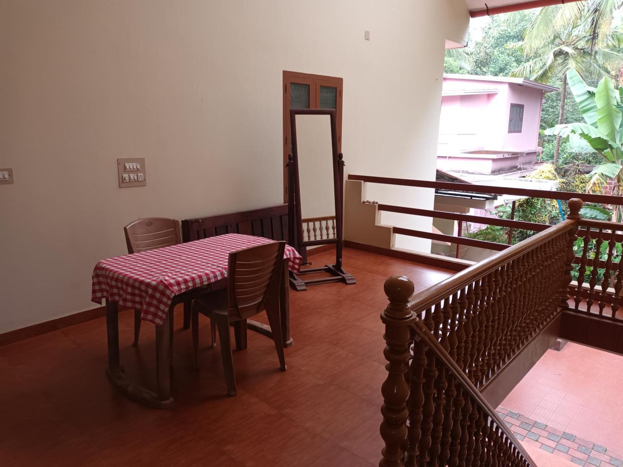 Ivory Coaste Hotel Канур Екстериор снимка