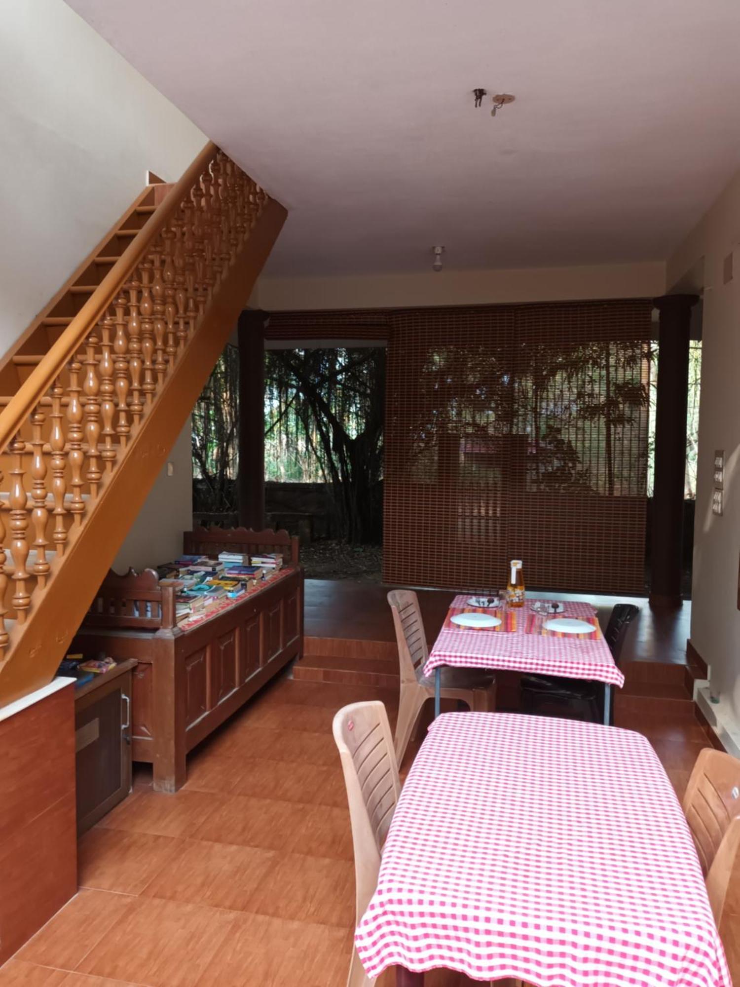 Ivory Coaste Hotel Канур Екстериор снимка