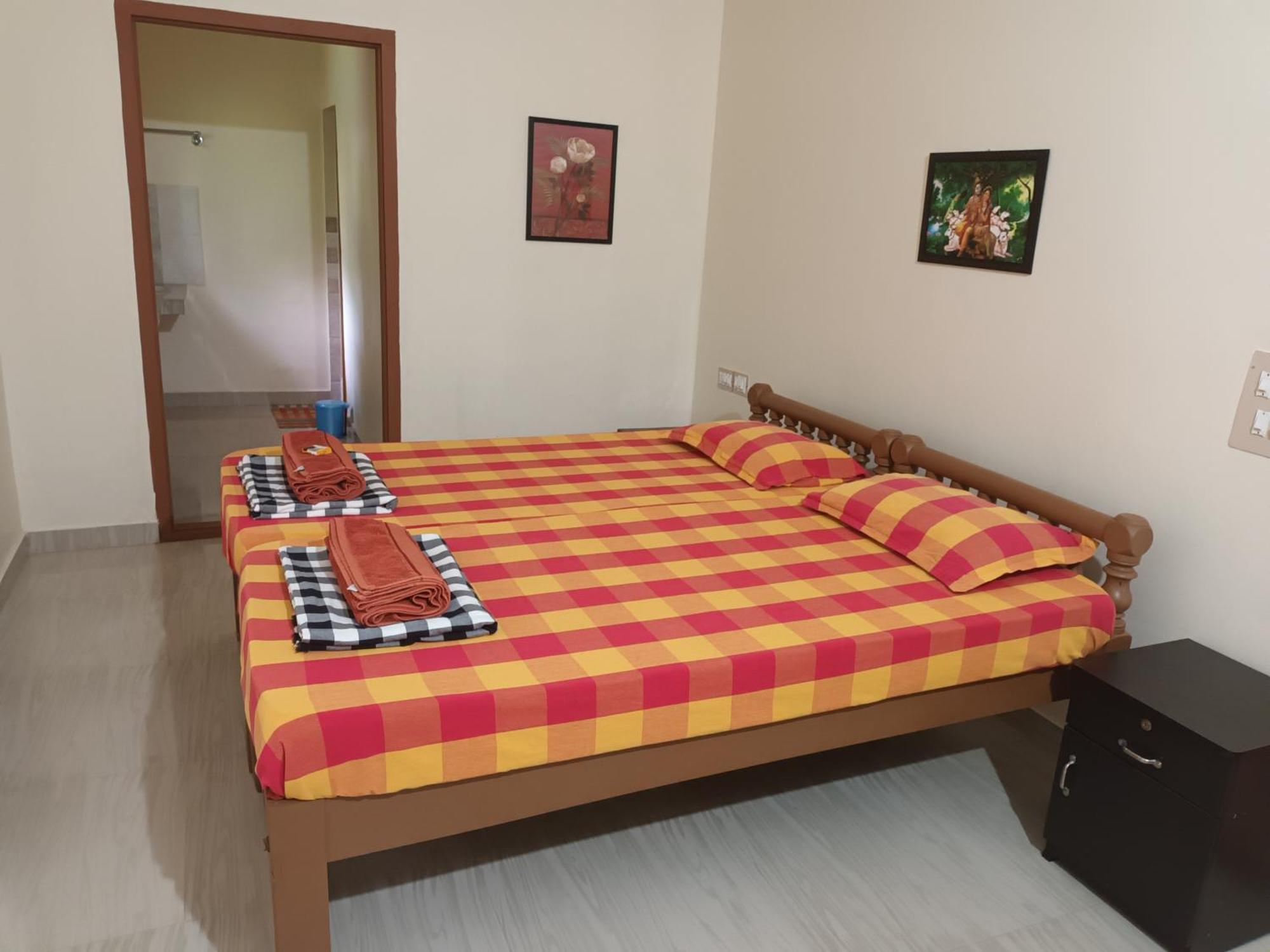 Ivory Coaste Hotel Канур Екстериор снимка