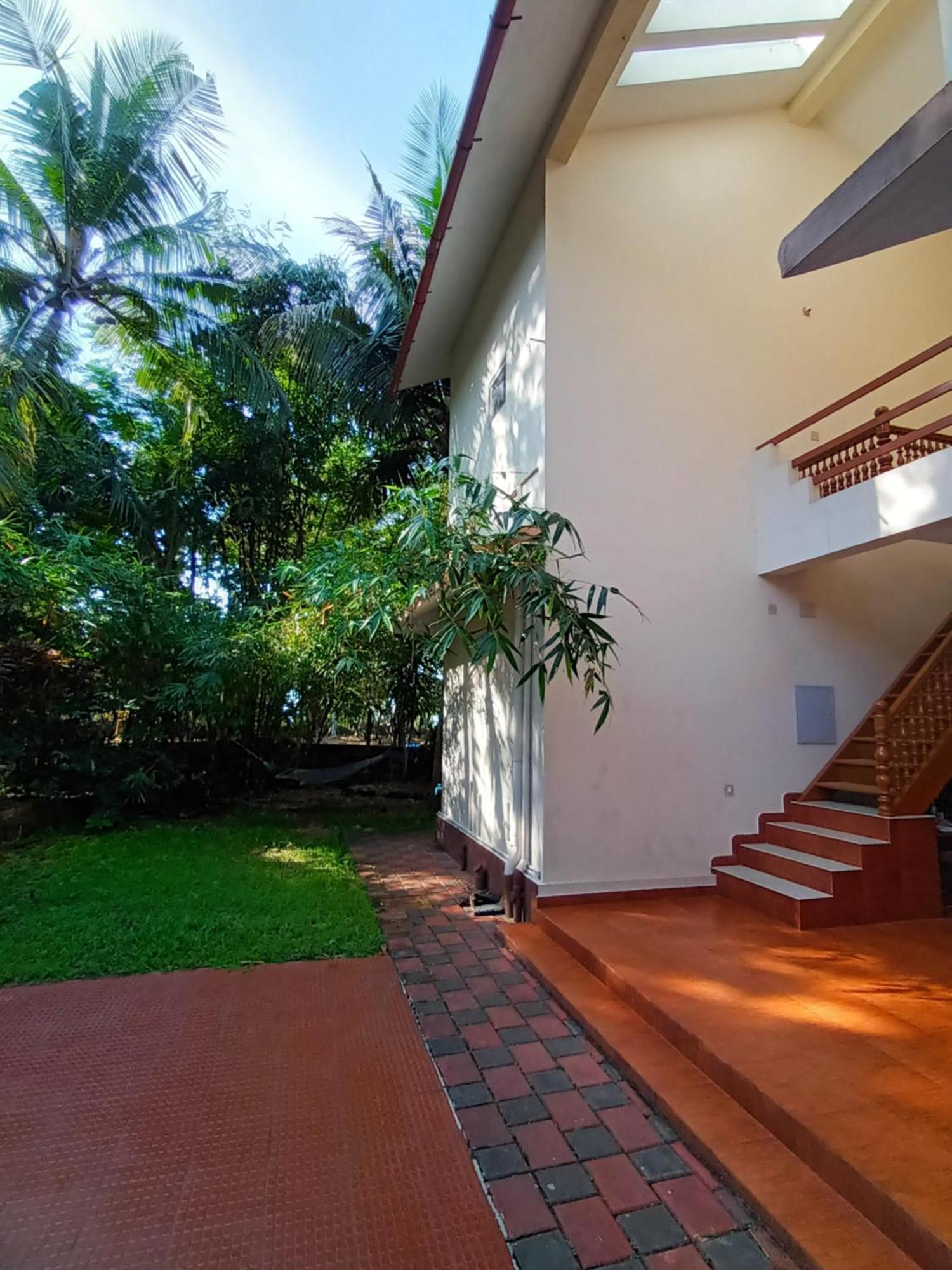 Ivory Coaste Hotel Канур Екстериор снимка