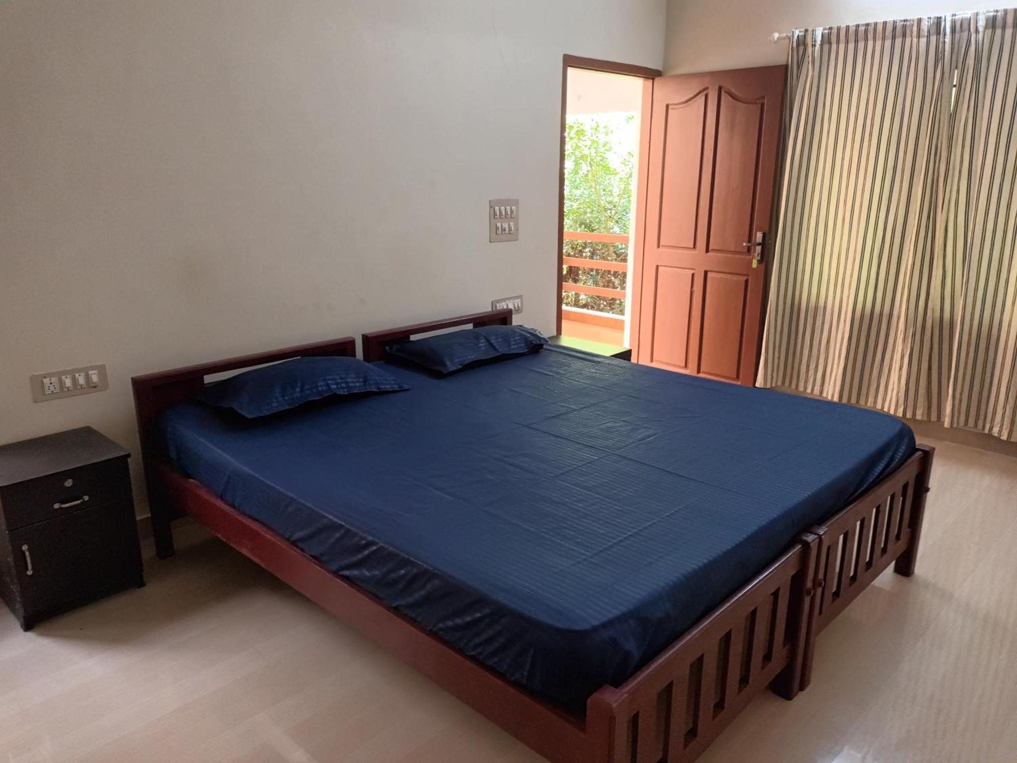 Ivory Coaste Hotel Канур Екстериор снимка