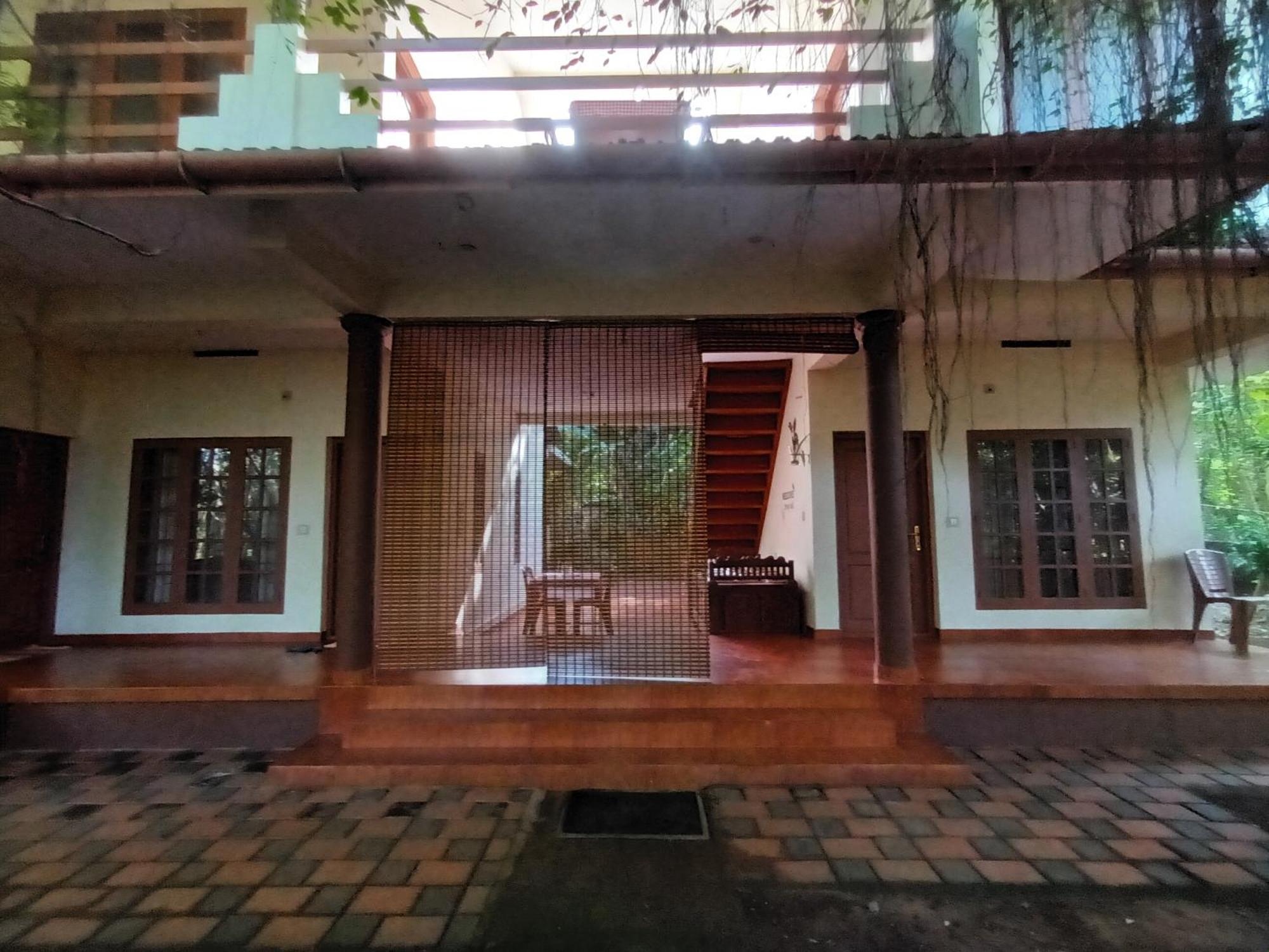 Ivory Coaste Hotel Канур Екстериор снимка