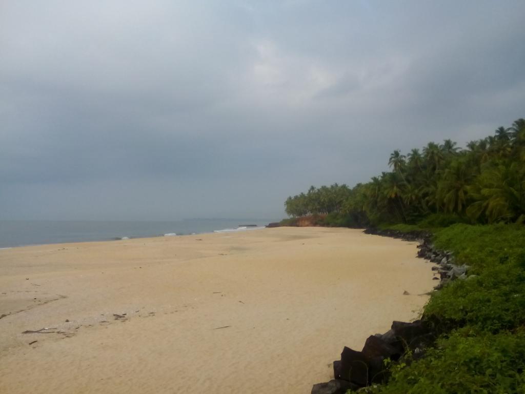 Ivory Coaste Hotel Канур Екстериор снимка
