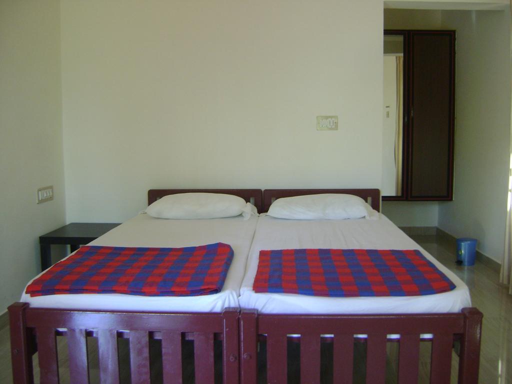 Ivory Coaste Hotel Канур Екстериор снимка