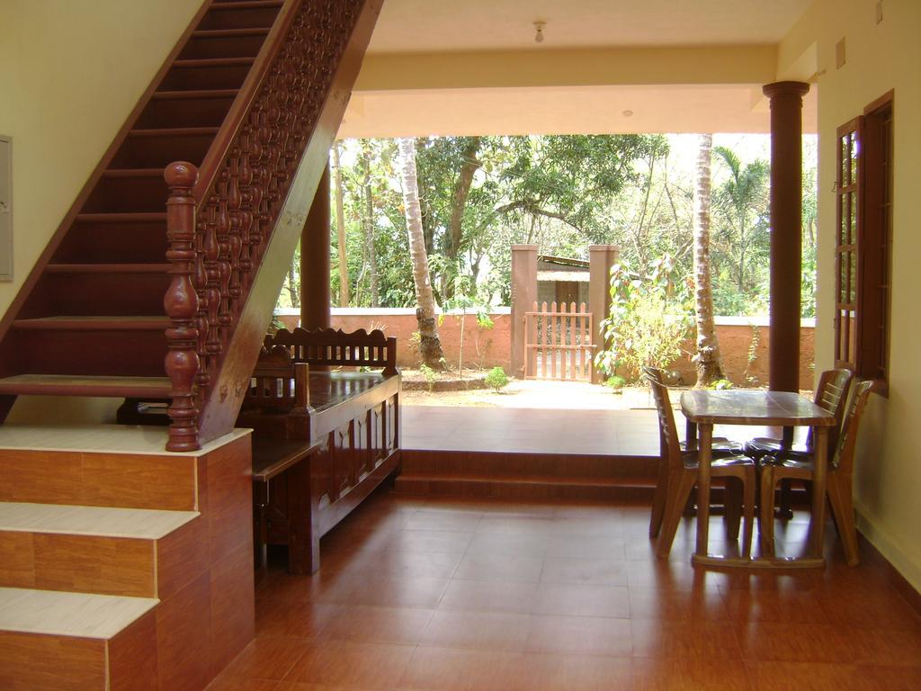 Ivory Coaste Hotel Канур Екстериор снимка