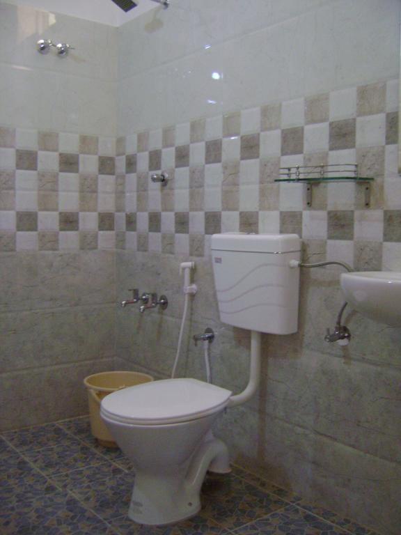 Ivory Coaste Hotel Канур Екстериор снимка