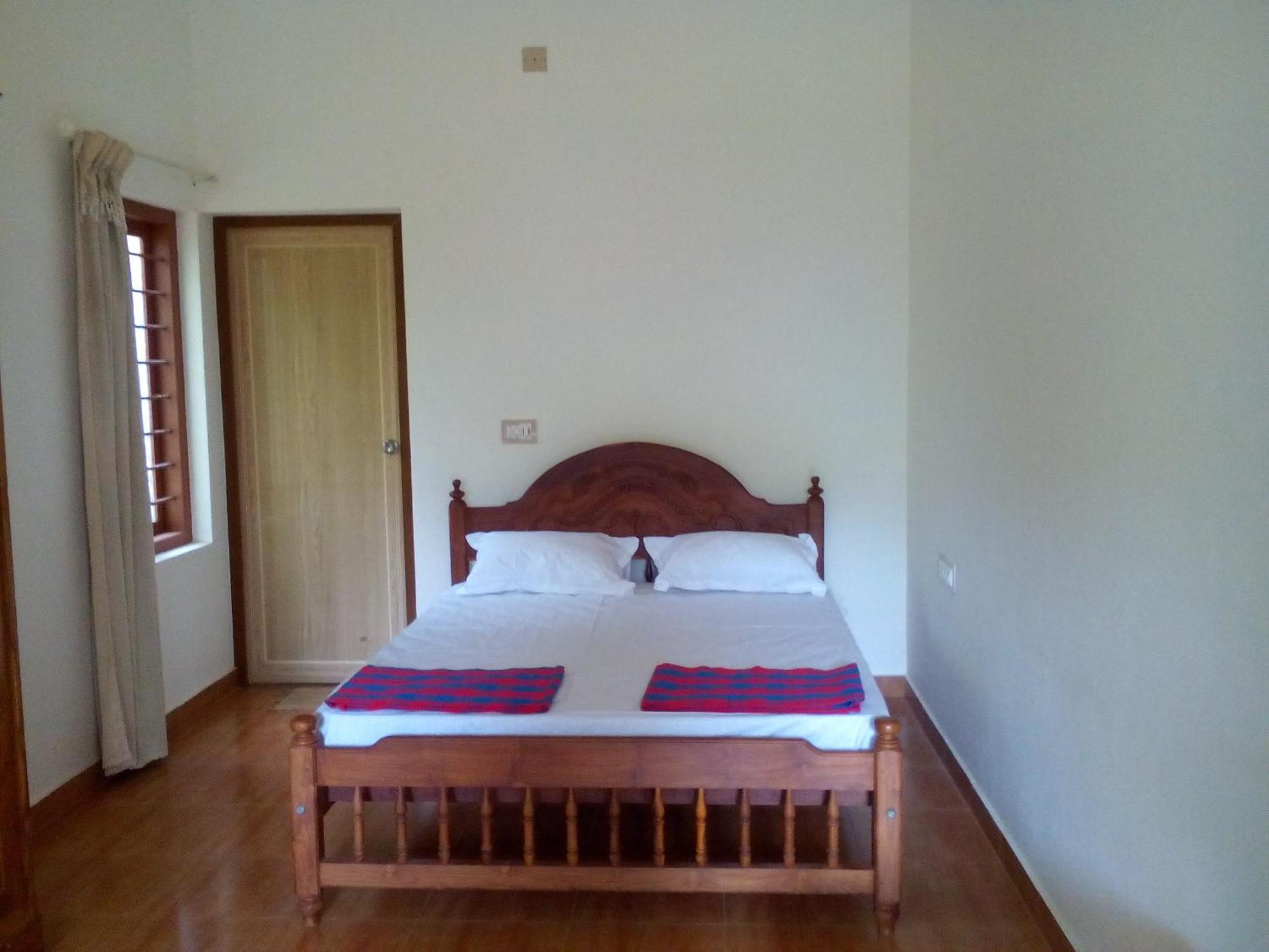 Ivory Coaste Hotel Канур Екстериор снимка