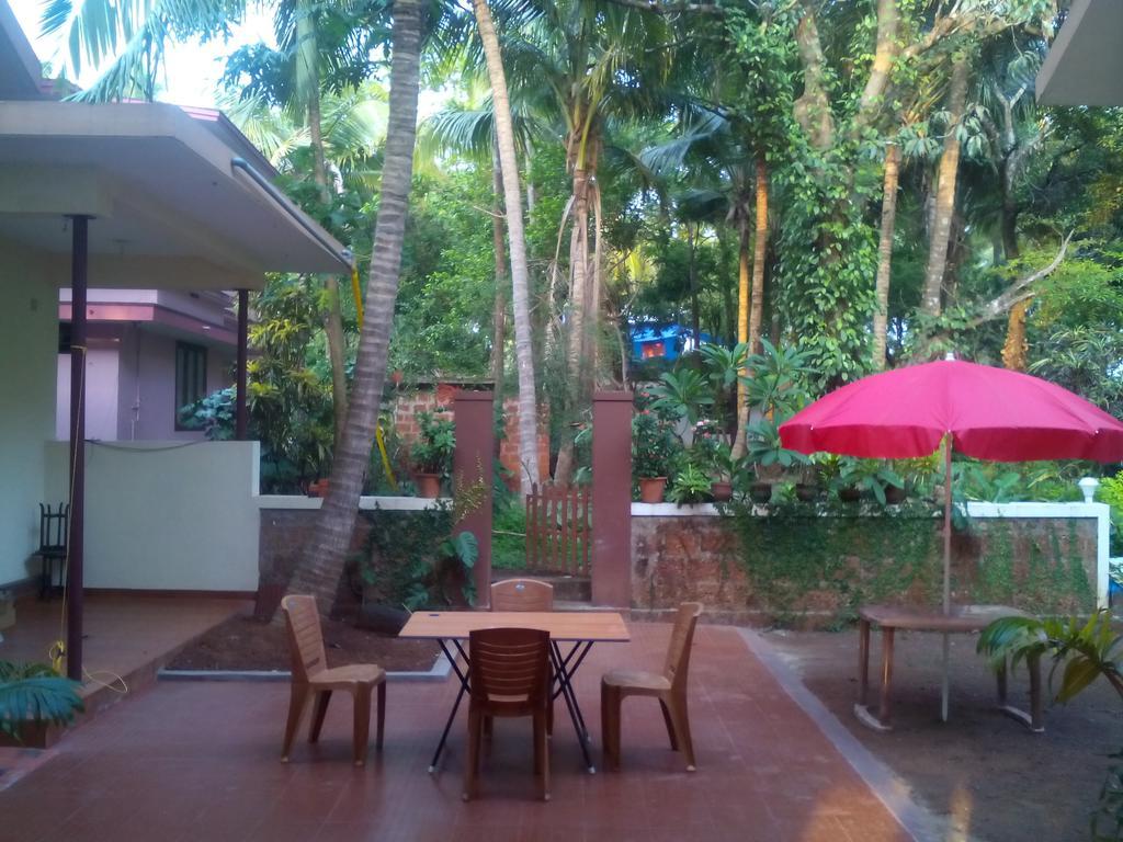 Ivory Coaste Hotel Канур Екстериор снимка
