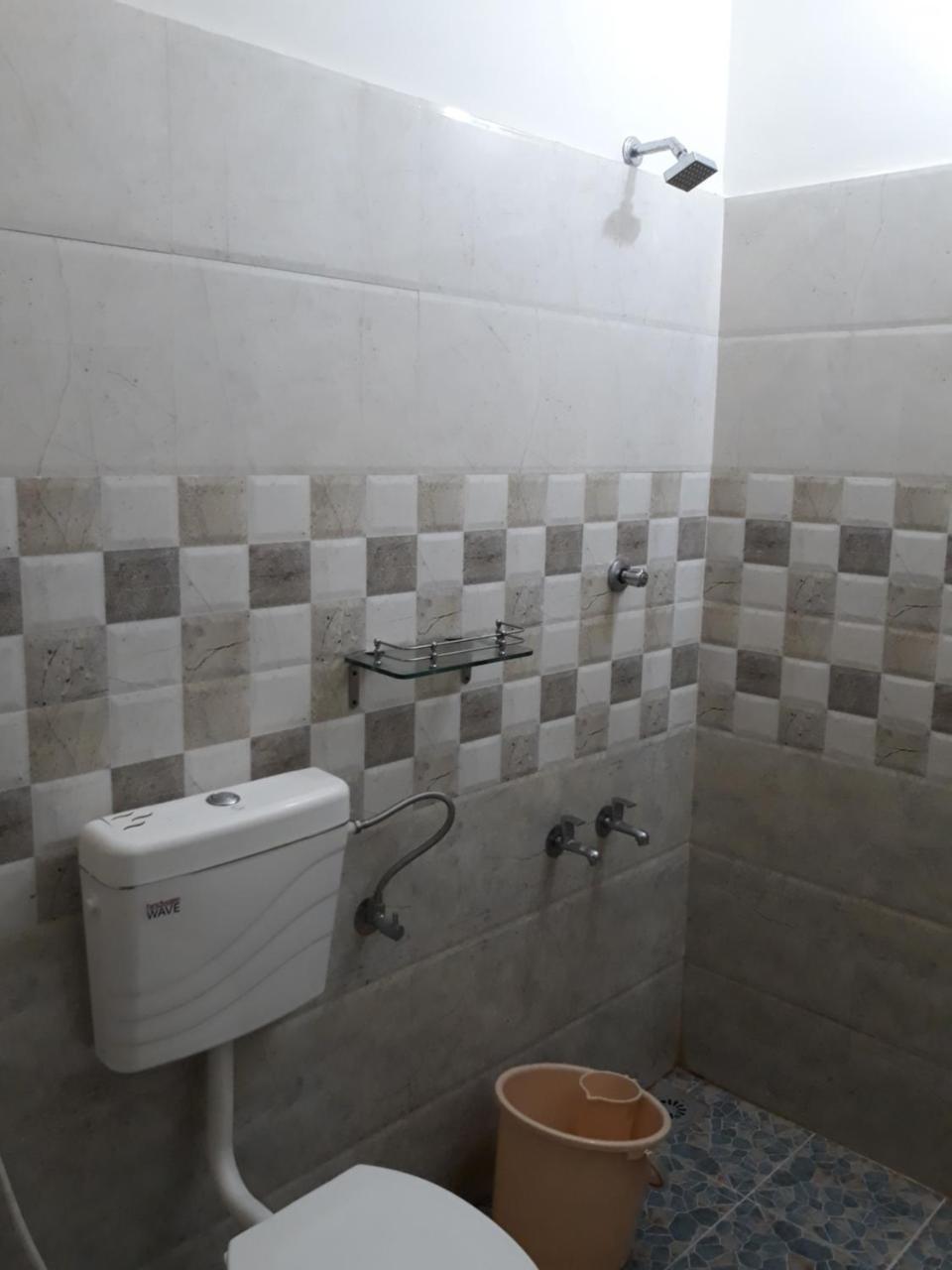 Ivory Coaste Hotel Канур Екстериор снимка